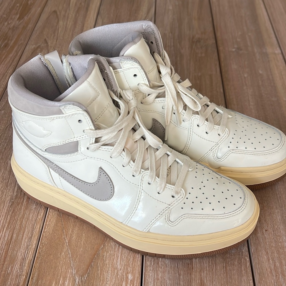 Nike Air Jordan 1 elevate high.